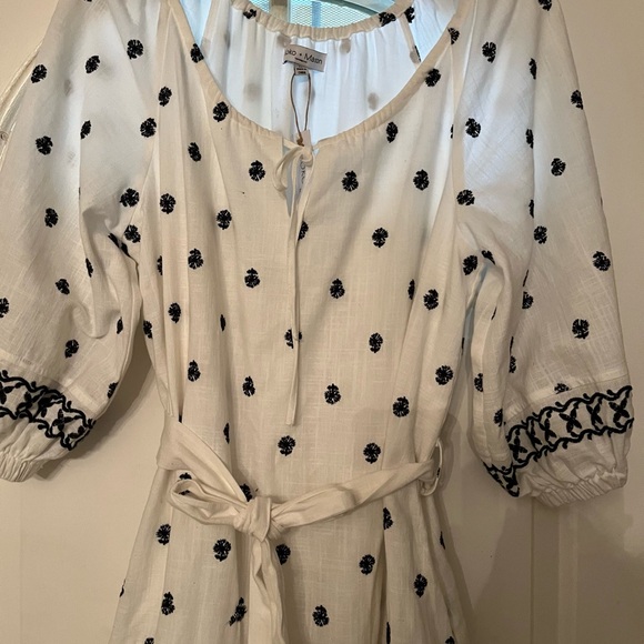 Koko + Mason beautiful dress with embroidery accents - Picture 4 of 8